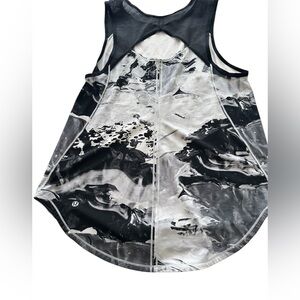 Lululemon Black and White Women's Workout Top